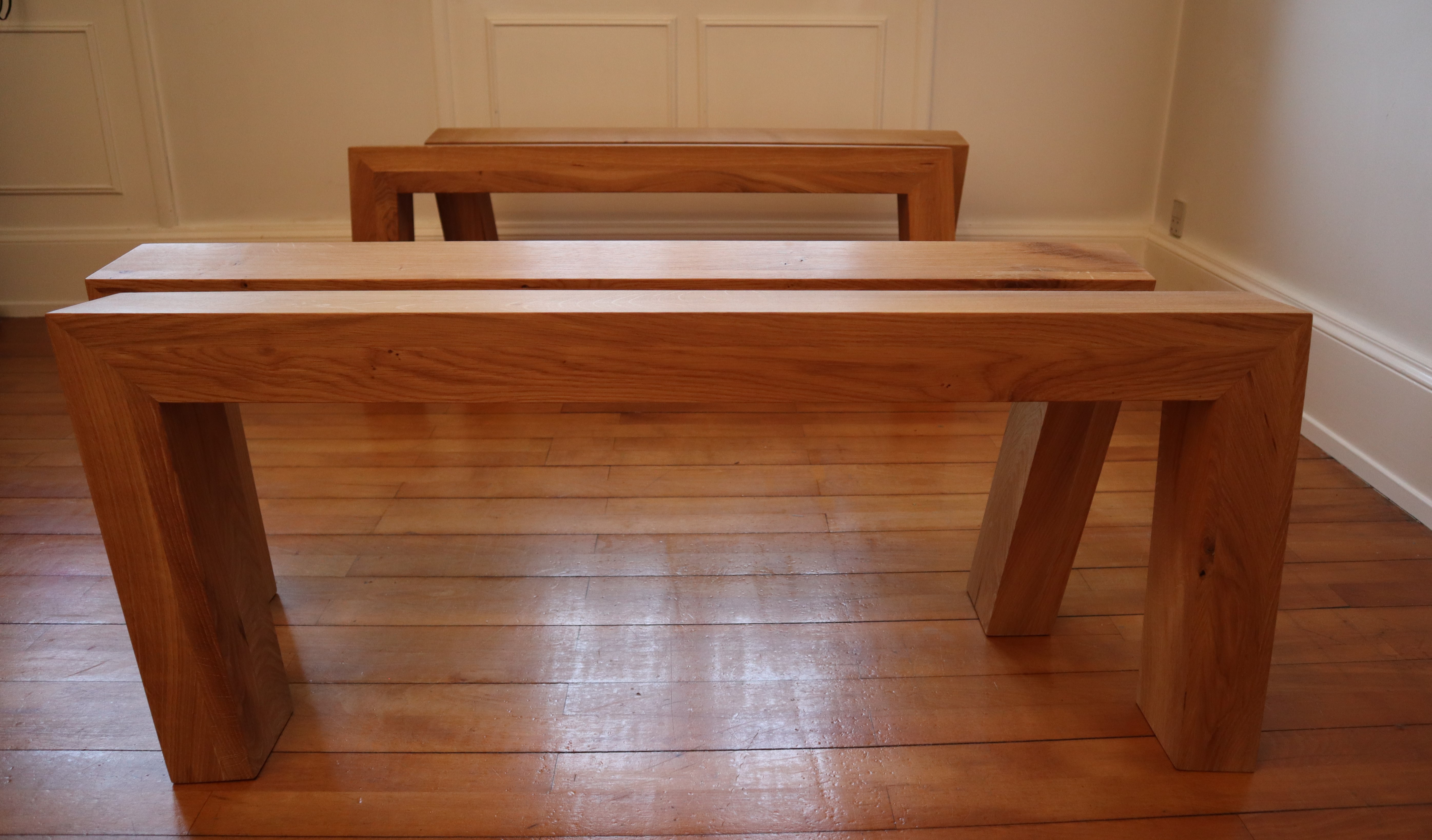 2 wooden benches "Gangeren"